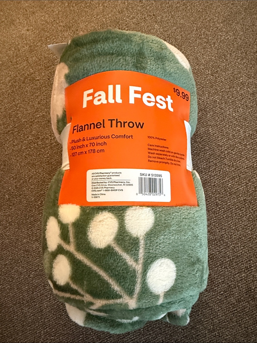 NWT Green Flannel Throw Blanket - Plush Comfort